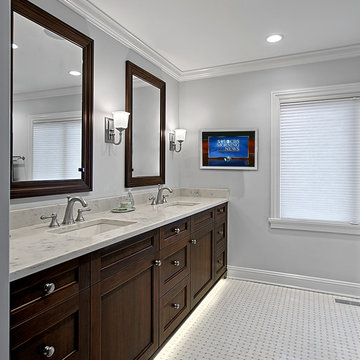 Master Bathroom Vanity w toe kick Lighting