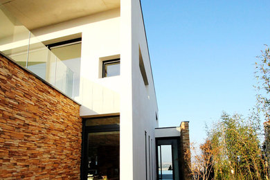 Idée de décoration pour une façade de maison minimaliste.
