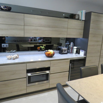 Arcos Stone Oak Horizontal & Caneo Matt Grey Handle Free Kitchen