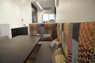 Aménagement d'une salle à manger moderne.