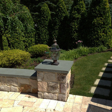 Lantern-topped Pillar in Natural Stone and Bluestone