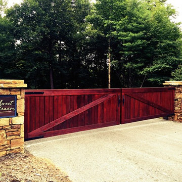 Blowing Rock Driveway Gate