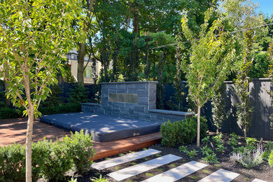 Inspiration for a contemporary landscaping in Toronto.