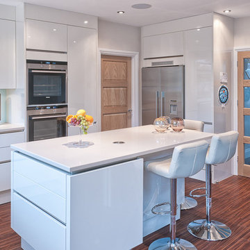 White Gloss Compact Kitchen
