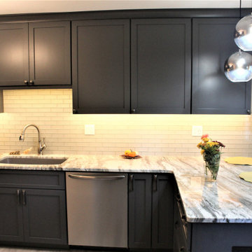 Starmark Kitchen/Main Bath in Maple Bridgeport Peppercorn/Mocha