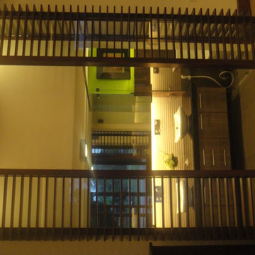 4-STORY VACATION HOUSE