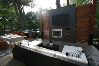 Inspiration for a contemporary deck remodel in Indianapolis
