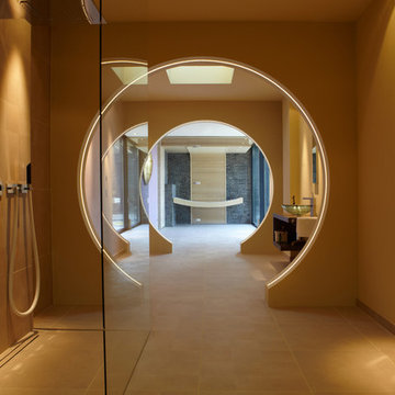 Designsauna fügt sich harmonisch ins individuelle puristische Badezimmer