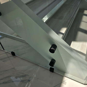 Project #125 | Modern Open-Riser Staircase with Glass Balustrade