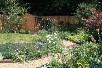 Design ideas for a traditional garden in London.
