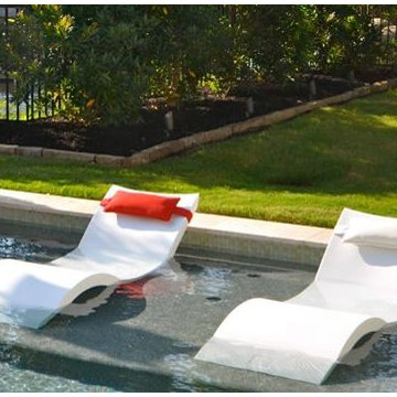 Ledge Lounger in-pool Chaise