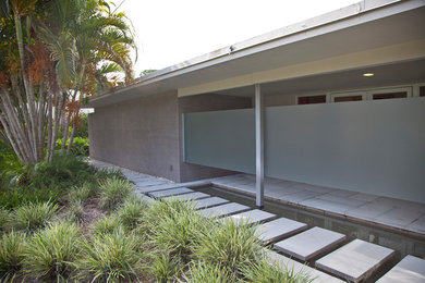 1950s exterior home photo in Tampa