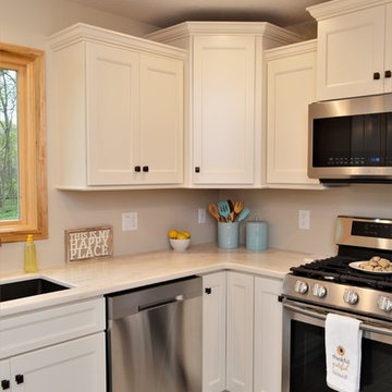 Warsaw, IN. Haas Signature Collection. Cream Colored Maple Kitchen