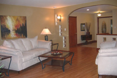 Inspiration for a timeless living room remodel in Toronto