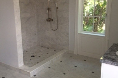 Example of a minimalist bathroom design in New York
