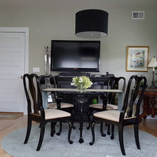 BLACK DINING SET in front of TV wall :  needs HELP :)