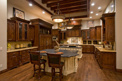 Example of a classic kitchen design in Phoenix