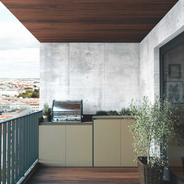 Balkon in Großstadt mit individuellen Outdoor Schränken