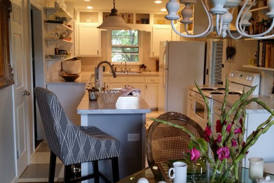 Kitchen - transitional kitchen idea in Atlanta