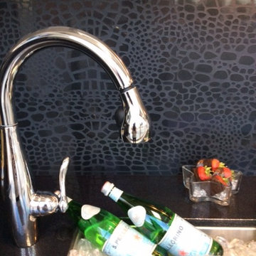 'The Kitchen Store' Display: High Gloss