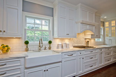 Kitchen - traditional kitchen idea in Kansas City