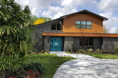 Exterior home photo in Tampa