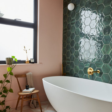 Colourful Yet Calm Family Home - Bathroom