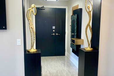Example of a trendy entryway design in Toronto