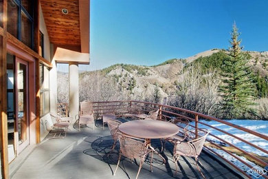 Example of a trendy balcony design in Denver