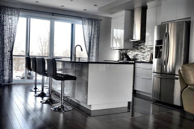 Inspiration for a contemporary kitchen remodel in Montreal