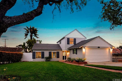 Example of a transitional exterior home design in Los Angeles