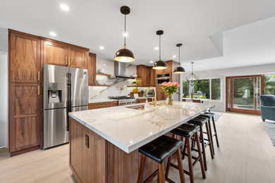 This is an example of a kitchen in Orange County.