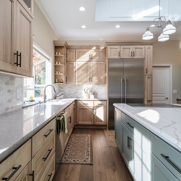 Transitional Kitchen in Los Altos
