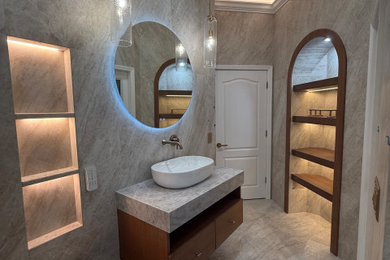 Inspiration for a mid-sized modern bathroom remodel in Tampa
