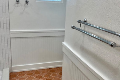 Example of an eclectic bathroom design in Tampa