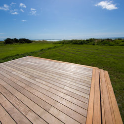 Mazanita Beach House - Deck Tiles And Planks