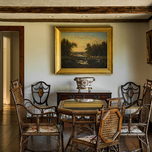 ブリッジポートの中サイズのカントリー風 LDKの画像 (白い壁、濃色無垢フローリング、茶色い床、暖炉なし)