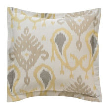 Guest bedroom pillows