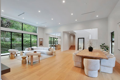Inspiration for a modern dining room remodel in Los Angeles