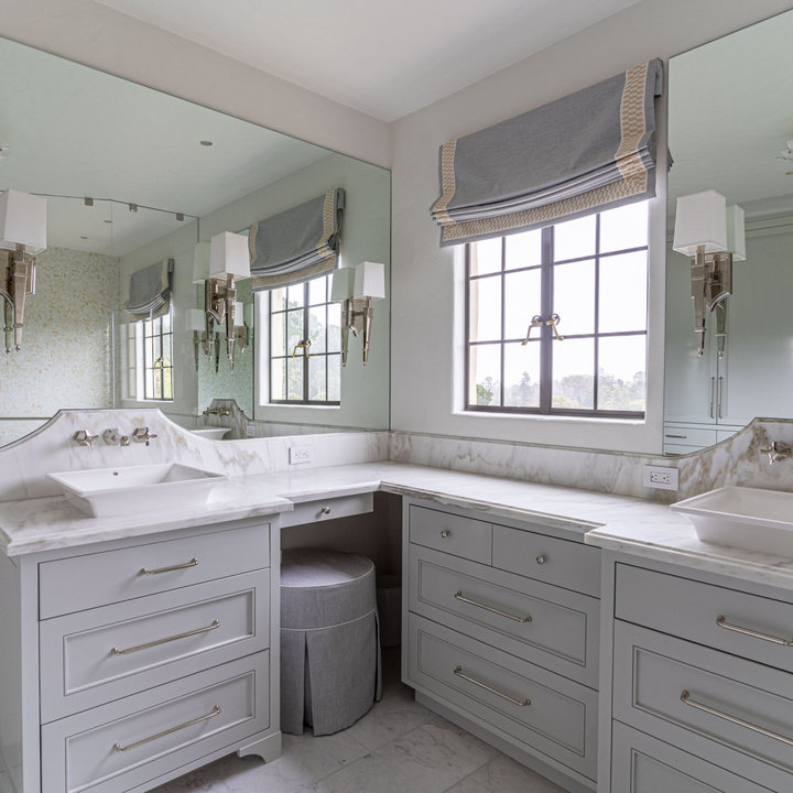 75 Badezimmer mit Kassettenfronten und Falttür-Duschabtrennung Ideen