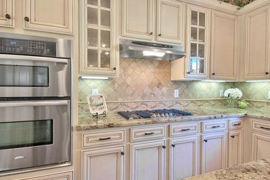 Example of a classic kitchen design in Phoenix