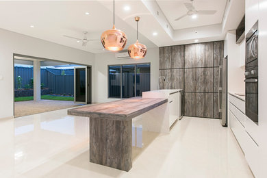 Design ideas for a modern kitchen in Darwin.