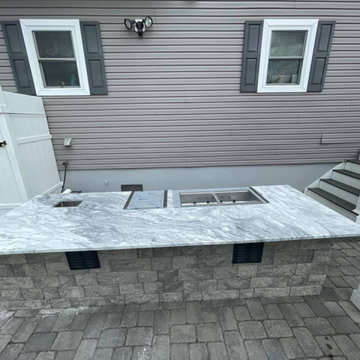 Outside Bar