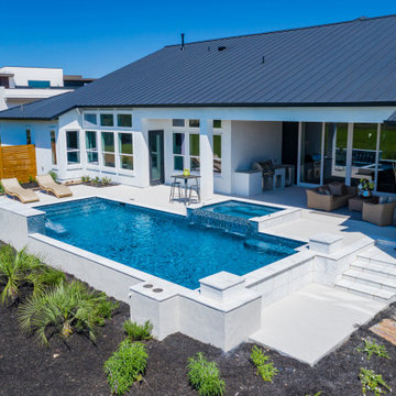 Negative Edge Spa on Modern Pool in San Antonio, Tx