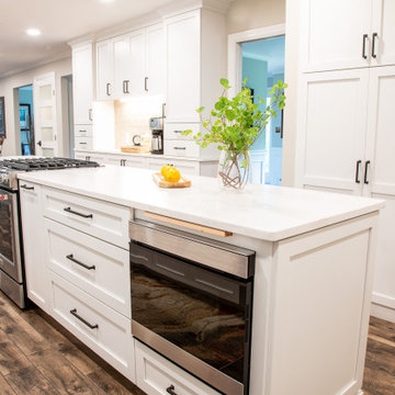 Off-white Open Kitchen