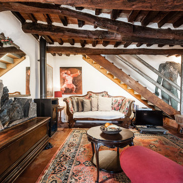 Dimora d'artista ricavata da casa colonica in collina