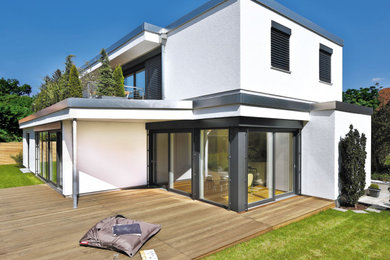 Design ideas for a contemporary house exterior in Munich.