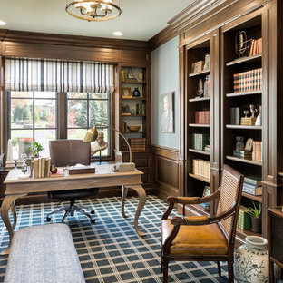 Foto de despacho tradicional, grande, sin chimenea, con moqueta, escritorio independiente, suelo multicolor y paredes grises