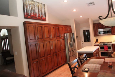 Transitional kitchen photo in Las Vegas