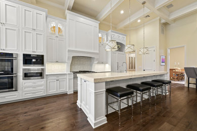 Kitchen - coastal kitchen idea in Jacksonville